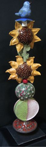 Click for a larger image of this birdhouse totem